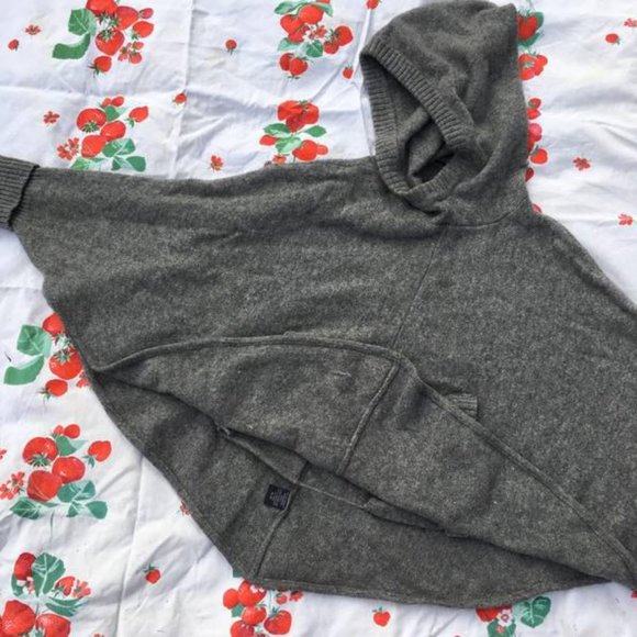 Vintage Lambswool hooded Poncho - Picture 7 of 10